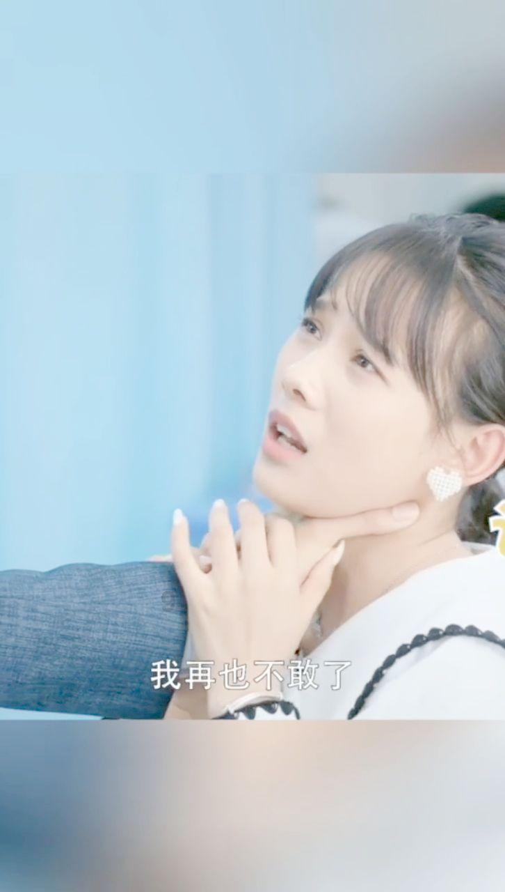 她将身体麻醉6小时，任由观众处置，期间没有拥抱只有暴徒的狂欢