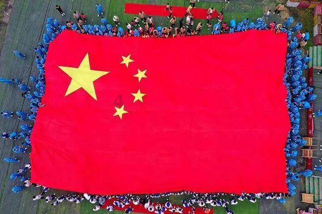 回顾长影拍摄的经典老电影《六号门》:讲述搬运工人在地下党的领导下与货场把